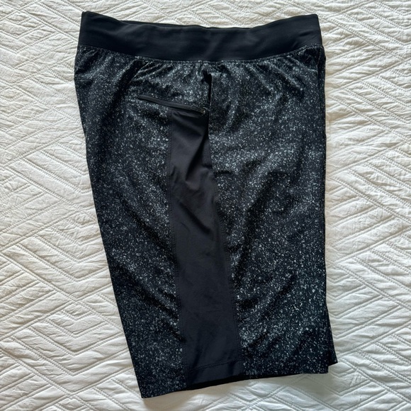 Lululemon Men’s Shorts - Picture 4 of 5